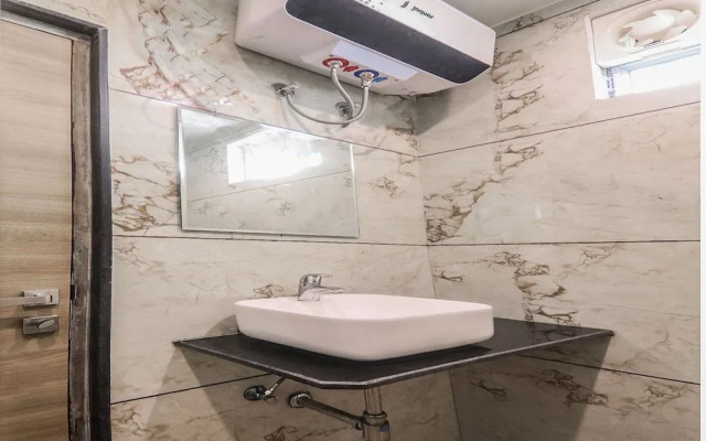 Oyo 17016 Galaxy Inn
