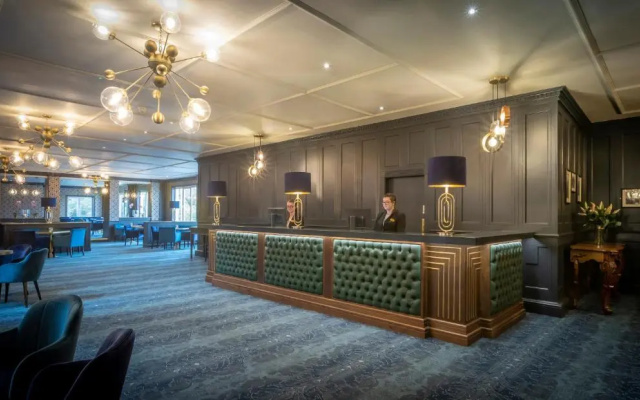 Falls Hotel & Spa