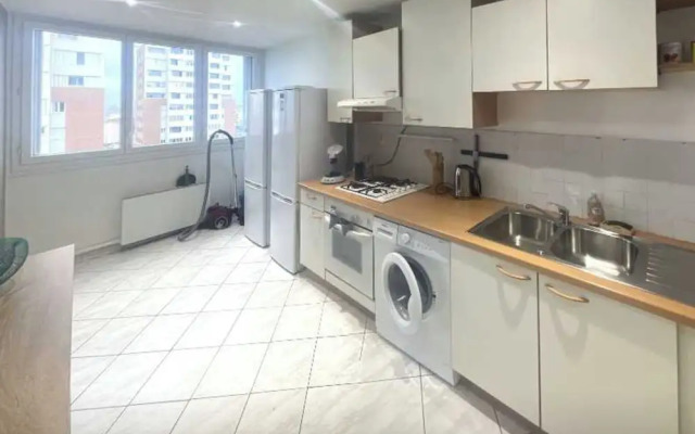 Private Room in a Shared Flat - Villeurbanne
