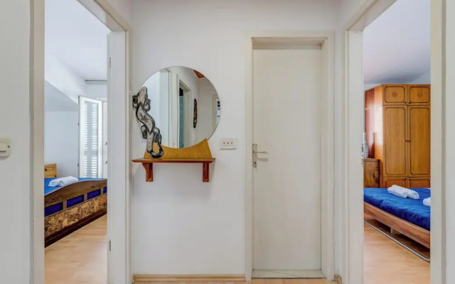 Spacious Apartment w Three Balconies and Parking