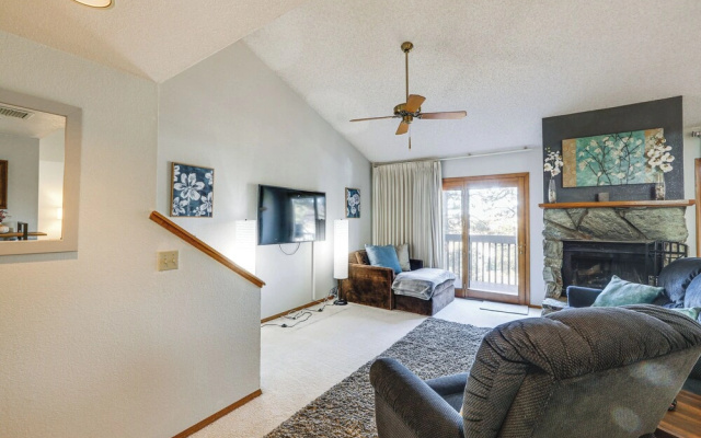Cozy Flagstaff Retreat w/ Balcony & Mtn View!