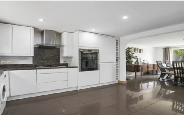 Tranquil Aylesford Retreat With 5 Bedrooms