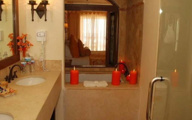 Luxurious Family Suite at Cabo San Lucas