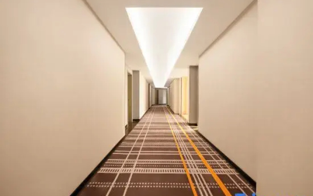 Yunfeng Hotel (Yangjiang Xindachengshidaiguangchangdian)