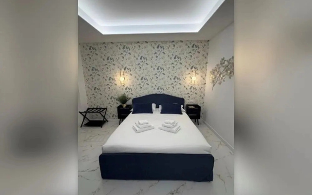 Della Vite Home Collection