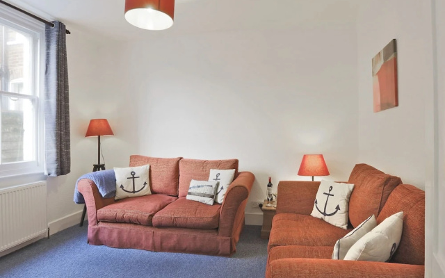 Peaceful holiday home in Southword with Garden