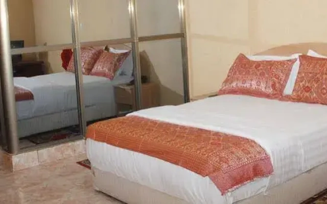 Scola Hotel and Apartment