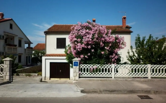Tonia - Great Location & Afordable - A1