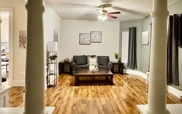 Downtown 1BR Stay Walk to Cafes Parks