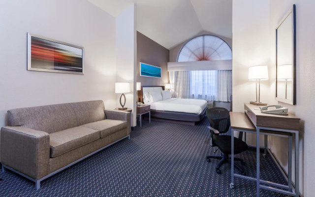 Holiday Inn & Suites Pharr