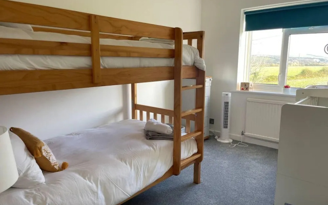 Luxury 5-bed House With Tennis Court & Games Room