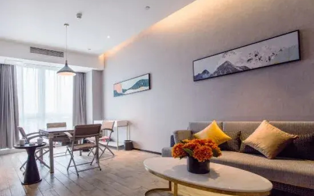 Shiyanhuang Hotel (Chongqing West Railway Station Erlang Subway Station)