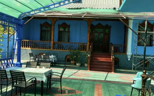 Yining Moon Canal Homestay