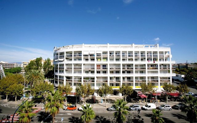 Отель Royal Aptos Испания, Салоу - 1 отзыв об отеле, цены и фото номеров - забронировать отель Royal Aptos онлайн вид на фасад