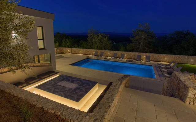 Villa Astrum With Heated Pool Jacuzzi and Sauna