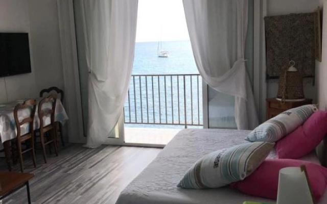 Studio pied dans l’eau CAP CORSE ERBALUNGA