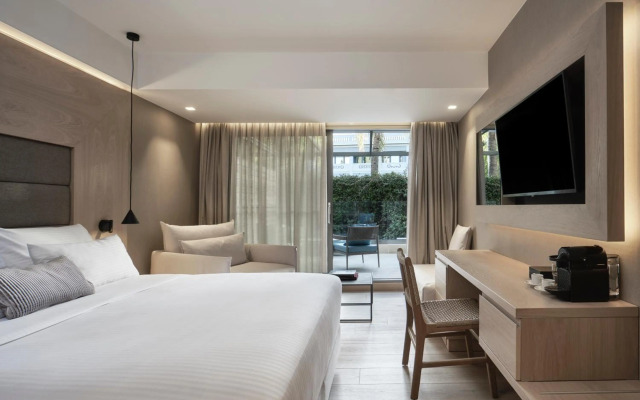 Sea View Cityscape Hotel