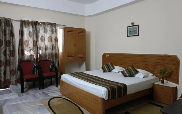 OYO 1294 Hotel Padmini International
