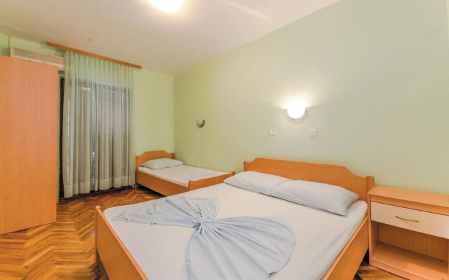 Beautiful Home in Bosana With Wifi and 2 Bedrooms