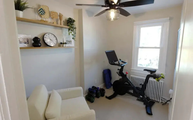 Stadium Armory Stay - 3 Bedroom