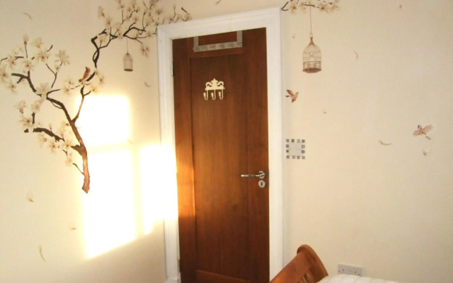 Glendalough 10 Minutes from Beautiful Farmhouse