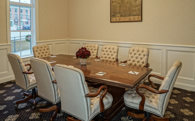 The Mount Vernon Grand Hotel
