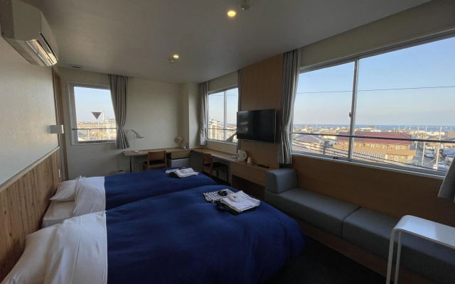 Hitachi Hotel Crane