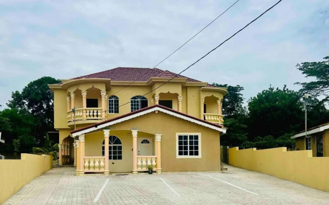 The Rest Stop- Gated Community-24 Hrs Security