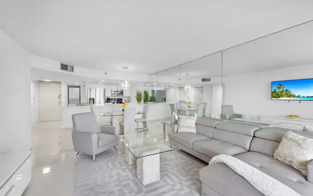 The Grand Wonder Biscayne(No Front Desk Contact The 5 Days In Advance)