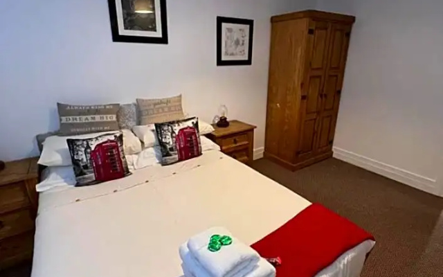 Princes Dock Street Room Only