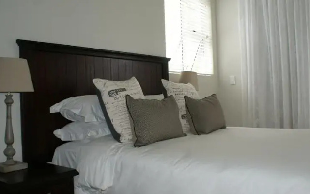 Bateleur Guesthouse