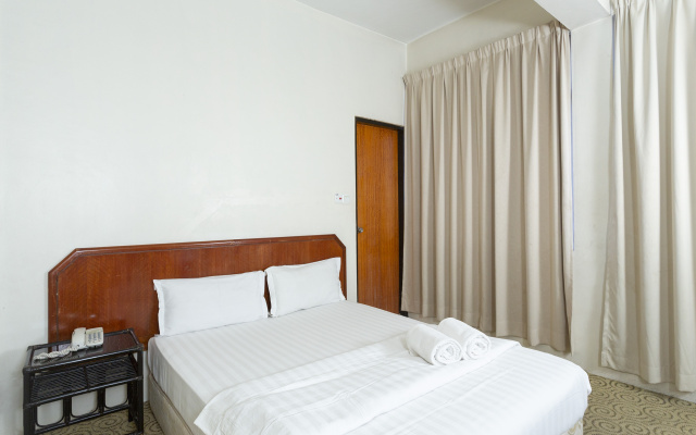 OYO 89619 De Choice Hotel