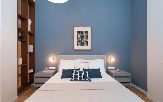 Spacious & Stylish Athens Apartment - Walk To Metro