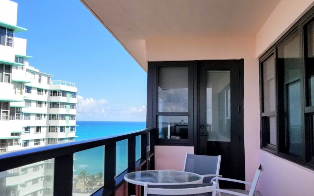 Alexander 1620 3 Bedroom Apts by RedAwning