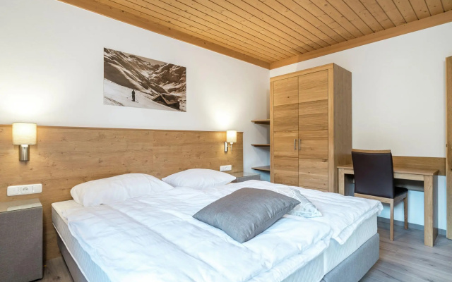 Large Luxury Chalet near Ski Area Zillerarena Königsleiten