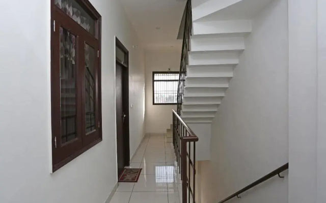 C D Guest House By OYO Rooms