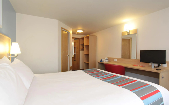 Travelodge Swansea M4