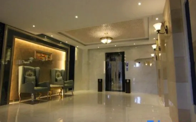 Yixuan Hotel (Zhoukou Passenger Transport Center Station)