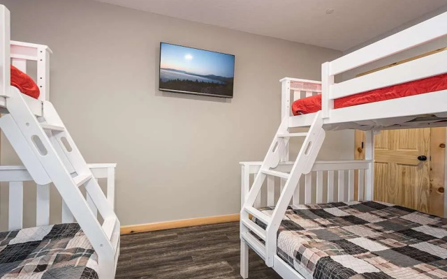 Mountain Crest Lodge by Taylor Made Deep Creek