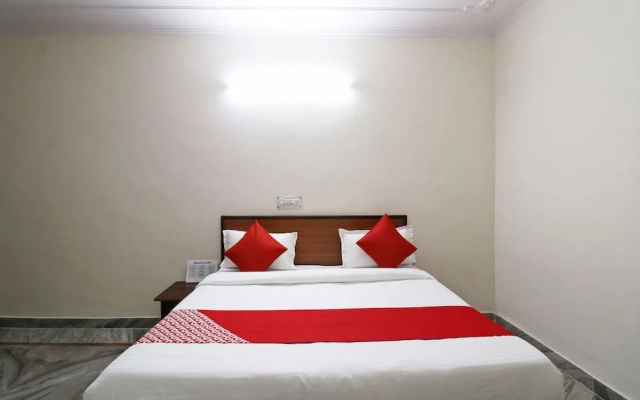 Oyo 39797 Hotel Om