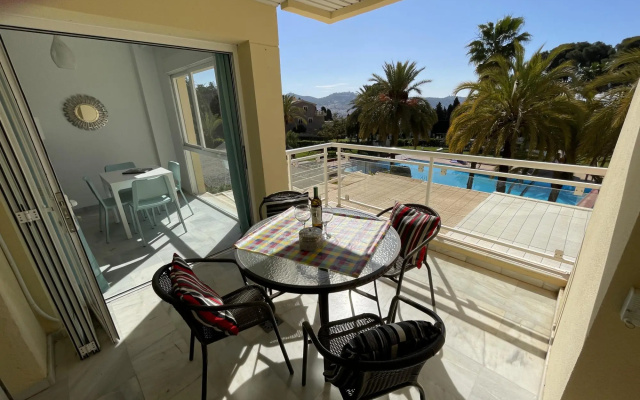 South facing apartment, 7 mins walk from beach