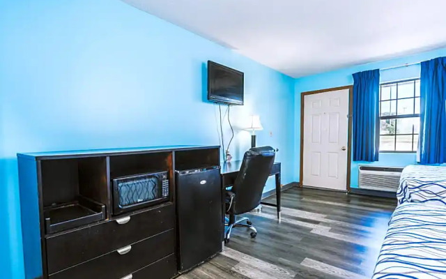 Blue Way Inn & Suites Wellington