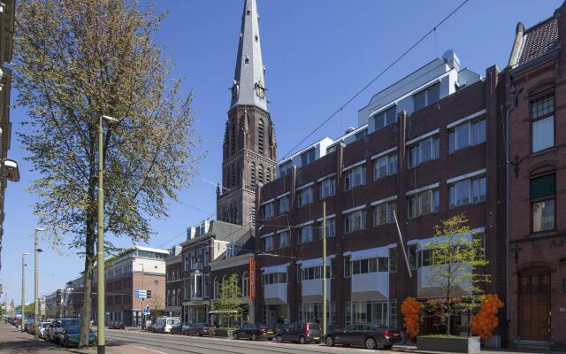 Отель easyHotel Den Haag вид на фасад