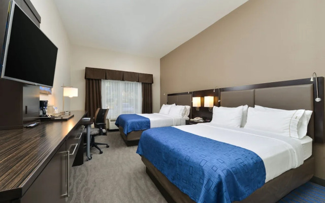 Holiday Inn Express & Suites St. Louis West-O'Fallon