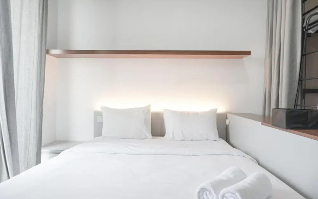 Comfort And Warm Studio Room At West Vista Apartment