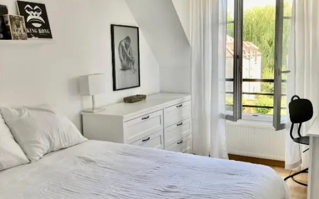Comfy flat 7 min away from Disney