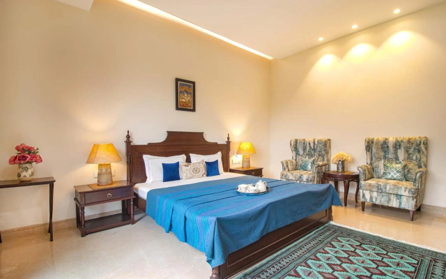 StayVista at Ekant Villa w Outdoor Pool