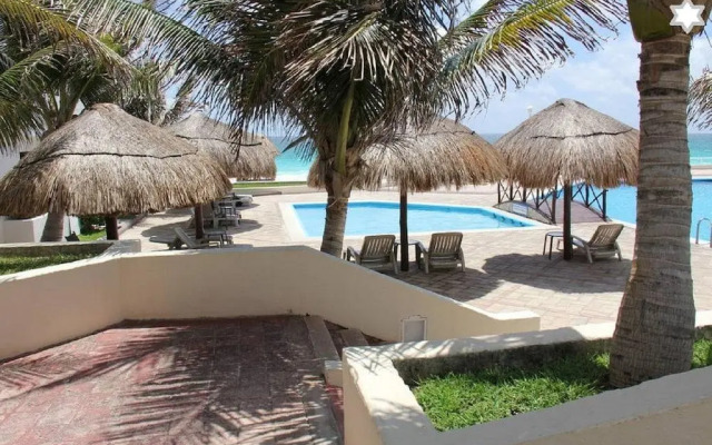 Modern apartment near the beach