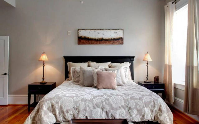 Newly Renovated Parkside Apt