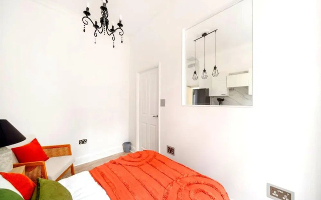 Bright 2BR Apartment in West Kensington